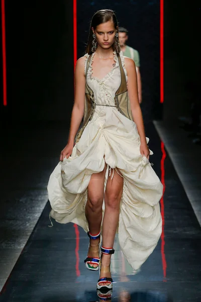 Look 43